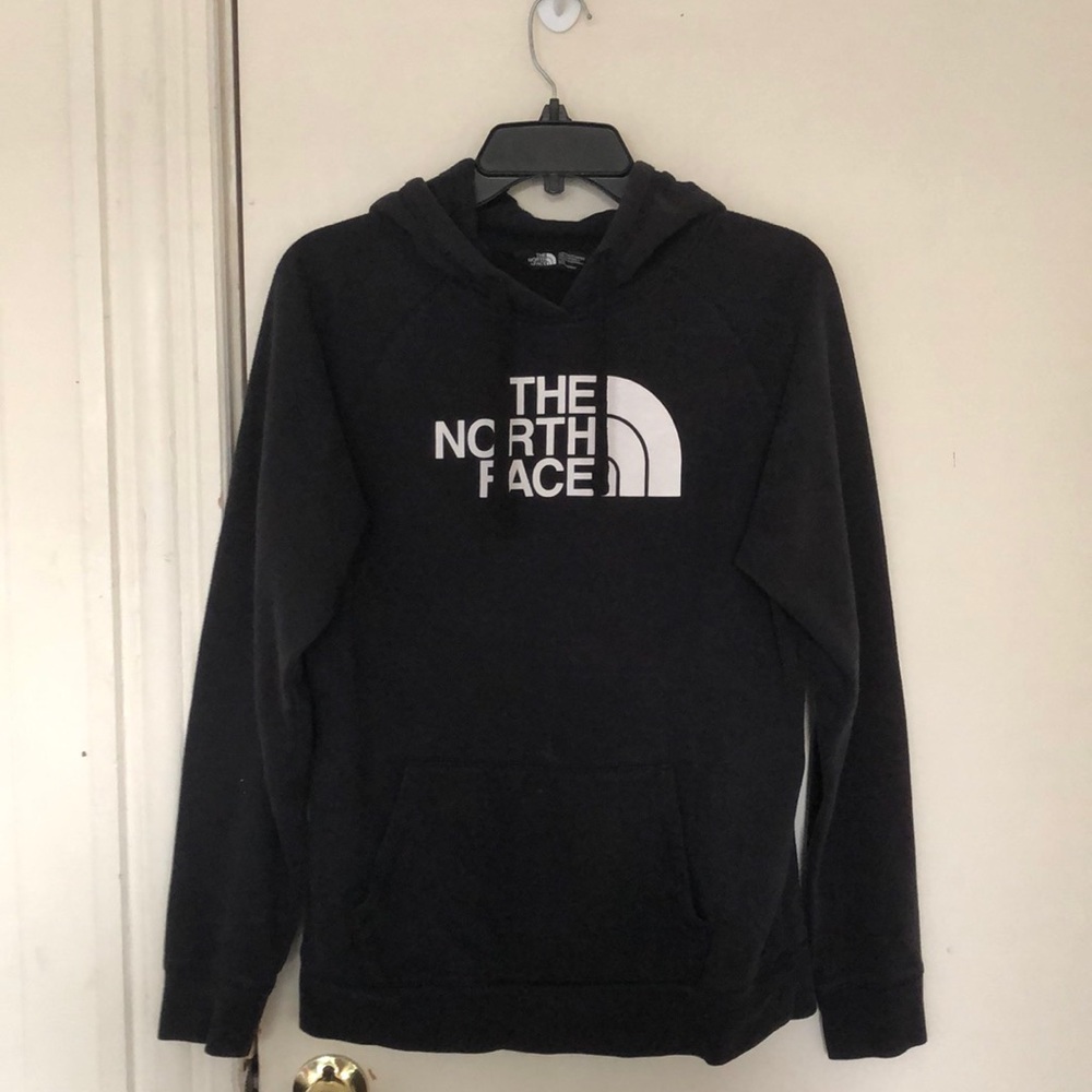 Woman’s north face hoodie